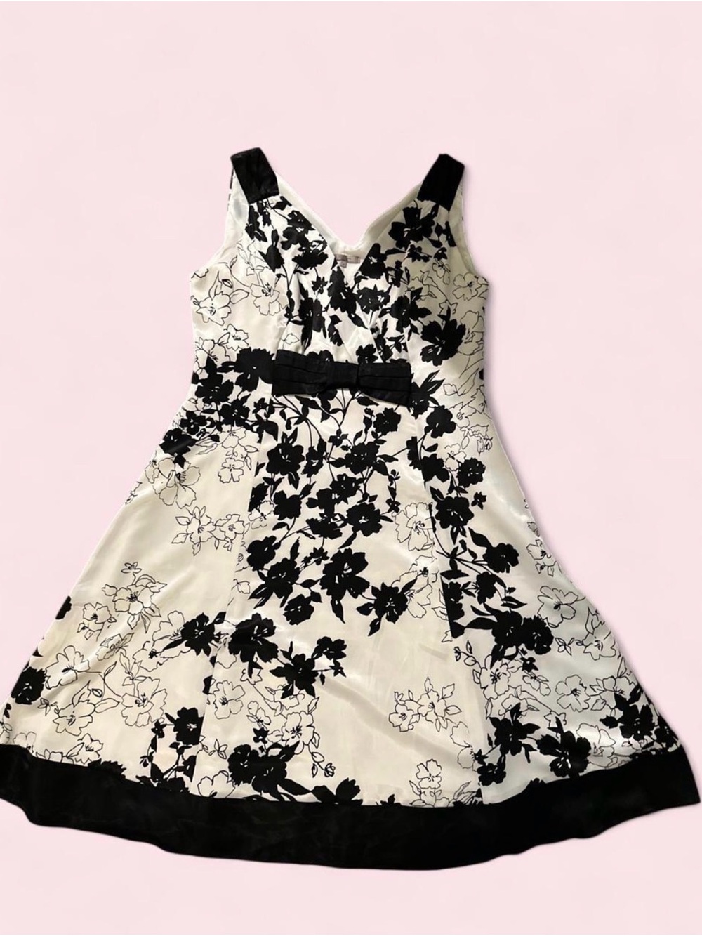Black & White Floral V-Neck Midi Dress